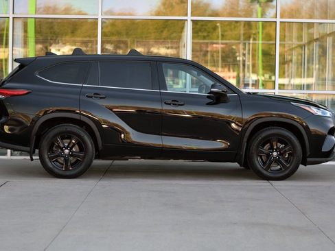 Used 2020 Toyota Highlander LE image 8