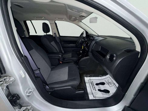 Used 2013 Jeep Compass Latitude FWD image 28