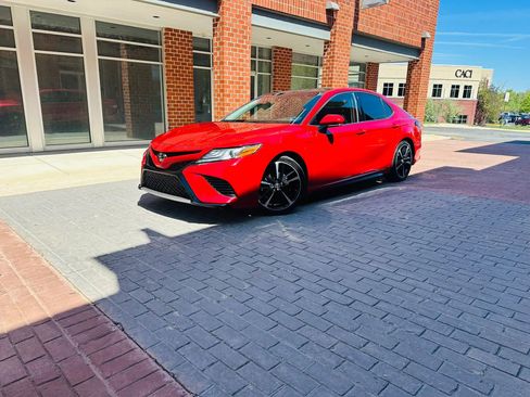 Used 2019 Toyota Camry XSE FWD image 3