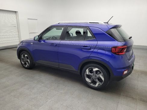 Used 2024 Hyundai Venue SEL image 3