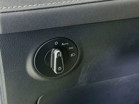 New 2026 Volkswagen Taos SE FWD image 10