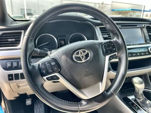 Used 2017 Toyota Highlander XLE image 17