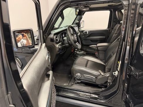 Used 2022 Jeep Wrangler Unlimited Rubicon 4xe w/ Cold Weather Group AWD/4WD image 14