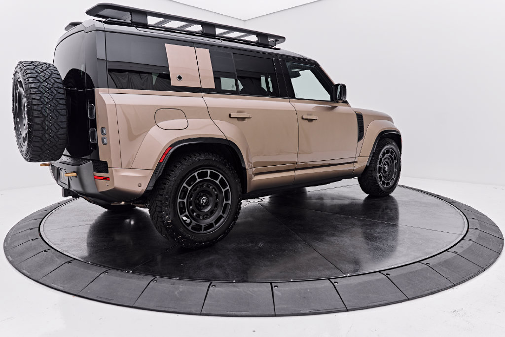 Used 2025 Land Rover Defender 110 AWD/4WD image 13
