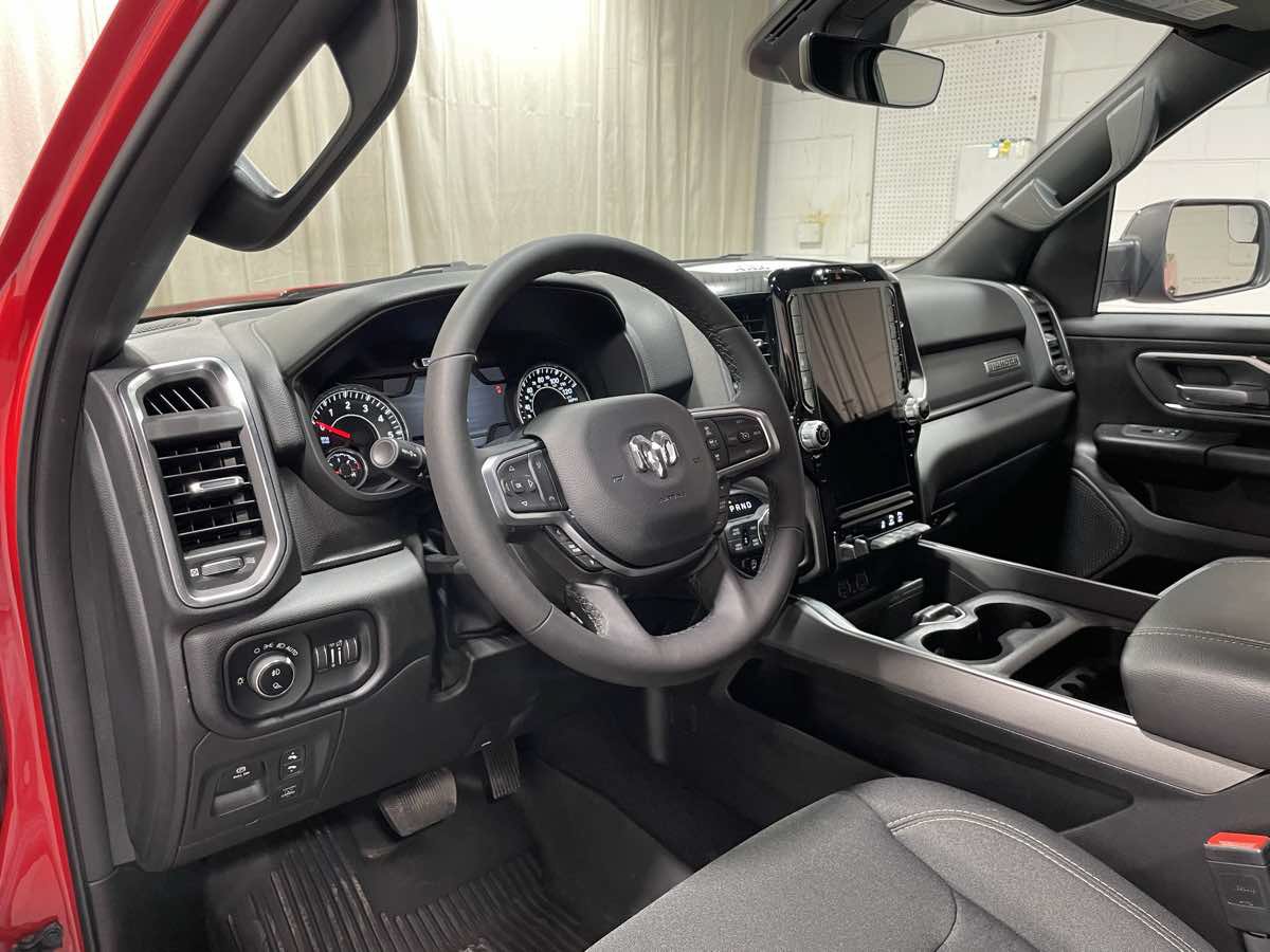 Used 2025 RAM 1500 Big Horn AWD/4WD image 10