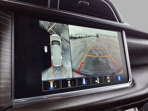 Used 2022 GMC Yukon XL Denali image 6