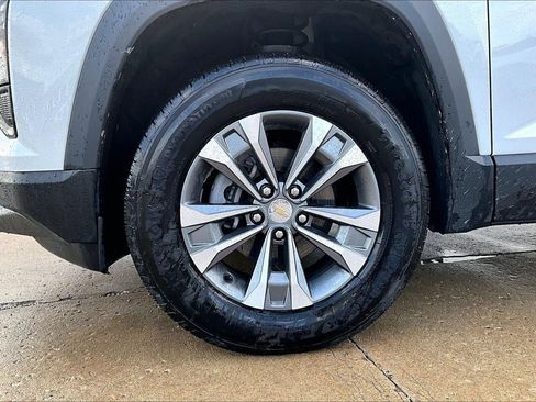 Used 2026 Chevrolet Equinox LT FWD image 2