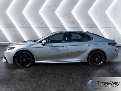 Used 2024 Toyota Camry XSE FWD image 2