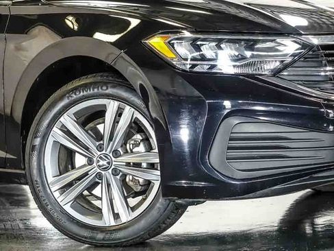 Used 2024 Volkswagen Jetta SE FWD image 4