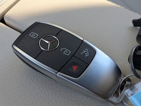 New 2026 Mercedes-Benz GLB 250 image 32