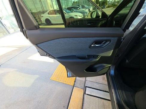 Used 2023 Nissan Rogue SV image 22