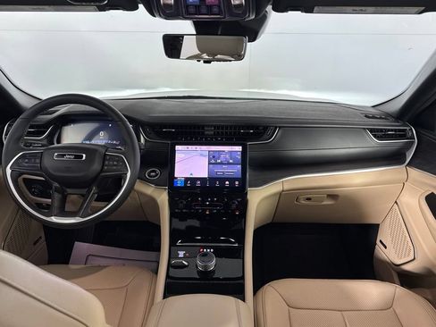 Certified 2025 Jeep Grand Cherokee L Limited w/ Luxury Tech Group II AWD/4WD image 38