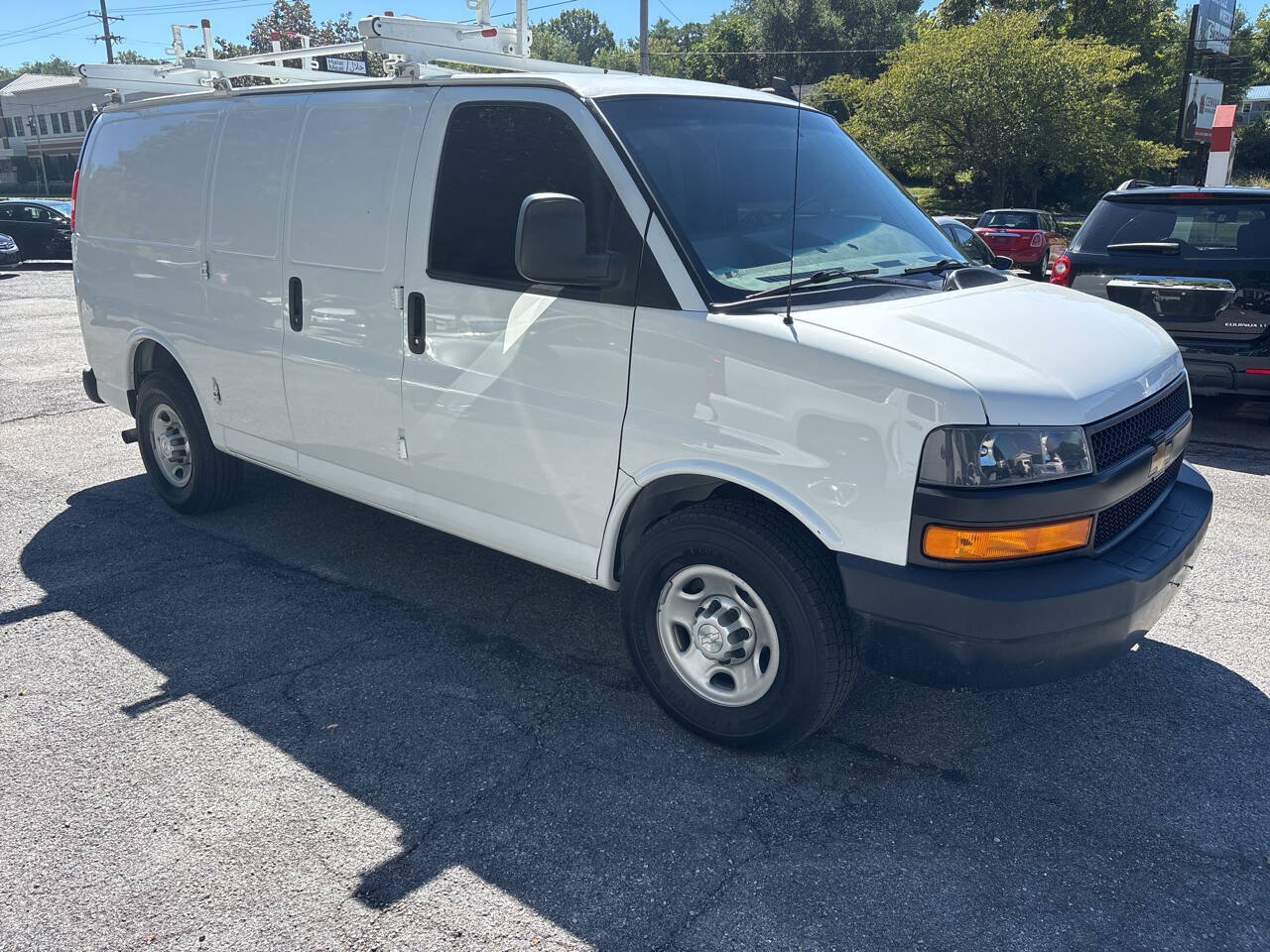 Used 2019 Chevrolet Express 2500 w/ Enhanced Convenience Package RWD image 4