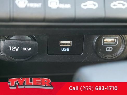 Used 2022 Hyundai Elantra SEL FWD image 28