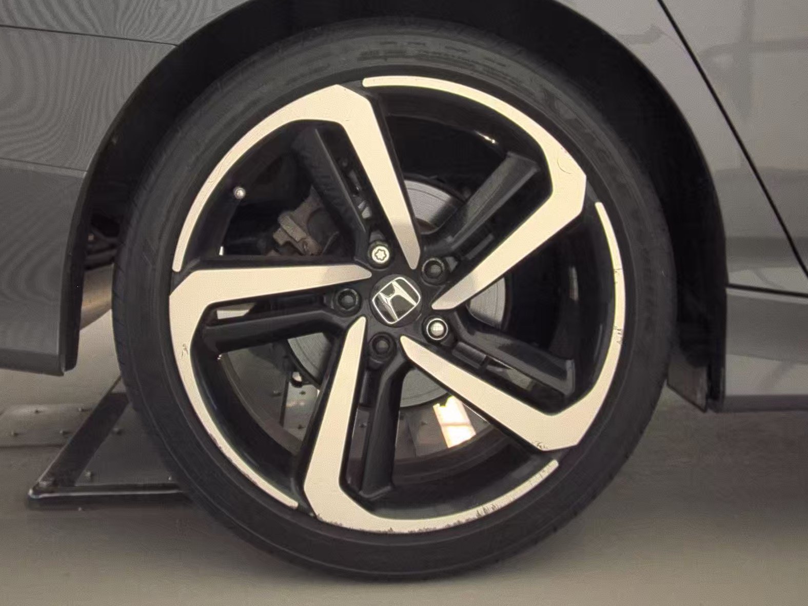 Used 2018 Honda Accord Sport image 9
