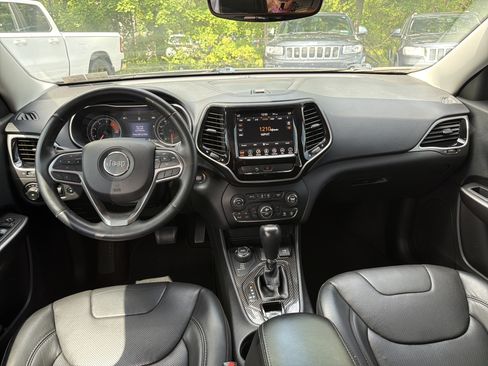 Used 2019 Jeep Cherokee Limited w/ Luxury Group AWD/4WD image 17