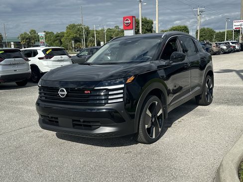 New 2026 Nissan Kicks SR image 2