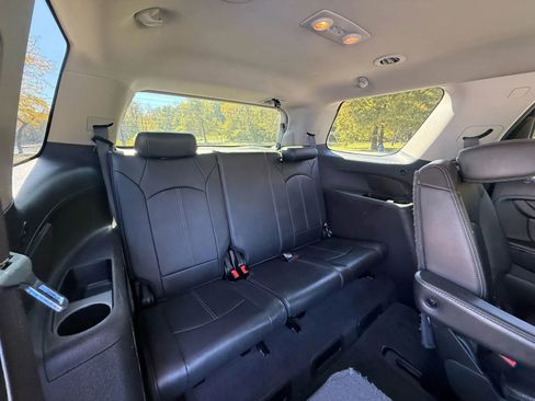 Used 2013 GMC Acadia SLT image 18