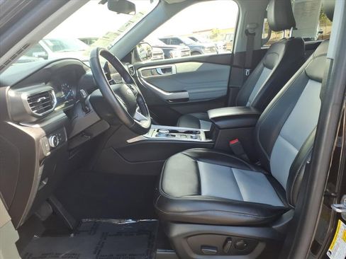 Certified 2022 Ford Explorer XLT w/ Equipment Group 202A image 24