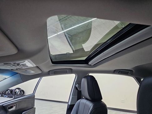 Used 2015 Toyota Avalon Limited FWD image 36