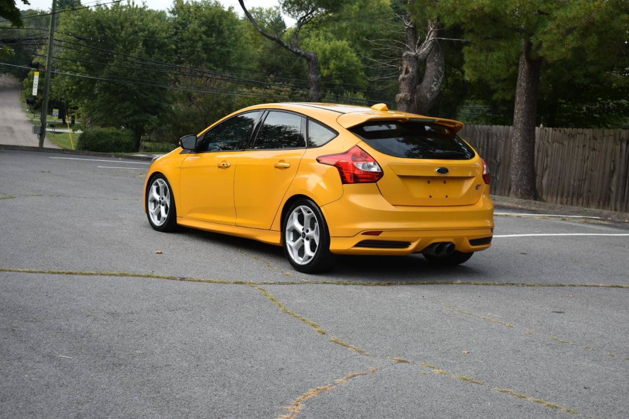 Used 2013 Ford Focus ST FWD image 4