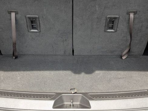 Used 2018 GMC Acadia SLE image 7