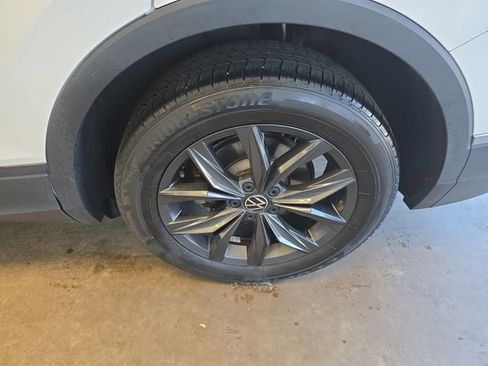 Used 2024 Volkswagen Tiguan SE w/ Panoramic Sunroof Package AWD/4WD image 26