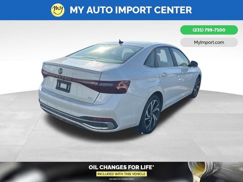 Used 2025 Volkswagen Jetta SEL image 5