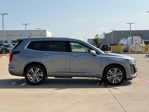 Certified 2025 Cadillac XT6 Premium Luxury FWD image 8
