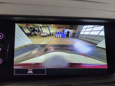 Used 2023 Buick Envision Essence image 28