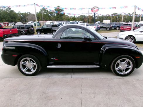 Used 2003 Chevrolet SSR w/ Preferred Equipment Group image 4