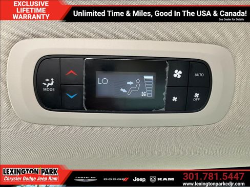 Used 2024 Chrysler Pacifica Touring-L FWD image 10