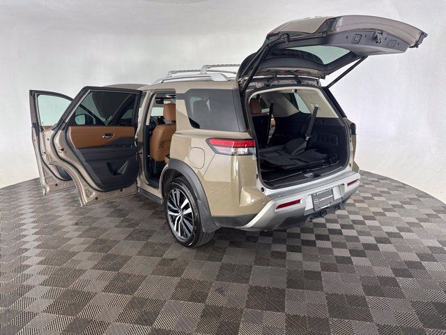 Certified 2025 Nissan Pathfinder Platinum AWD/4WD image 16