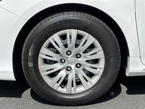 Used 2014 Toyota Camry LE image 30