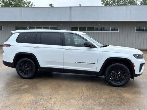New 2026 Jeep Grand Cherokee L 4WD image 2