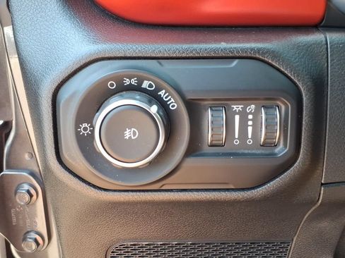 Used 2021 Jeep Wrangler Unlimited Rubicon w/ Cold Weather Group AWD/4WD image 18