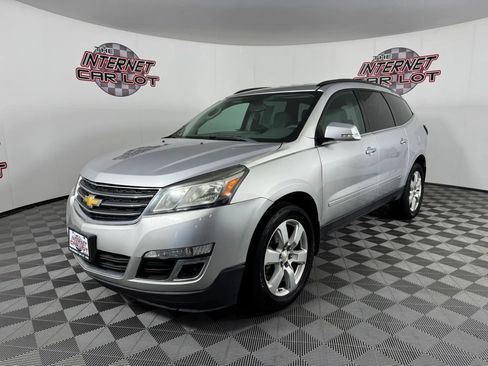Used 2017 Chevrolet Traverse LT w/ Style and Technology Package AWD/4WD image 3