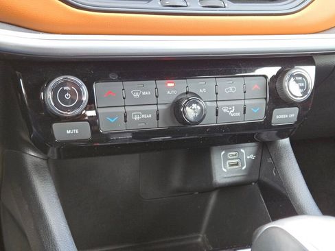 Used 2024 Jeep Compass Limited image 23