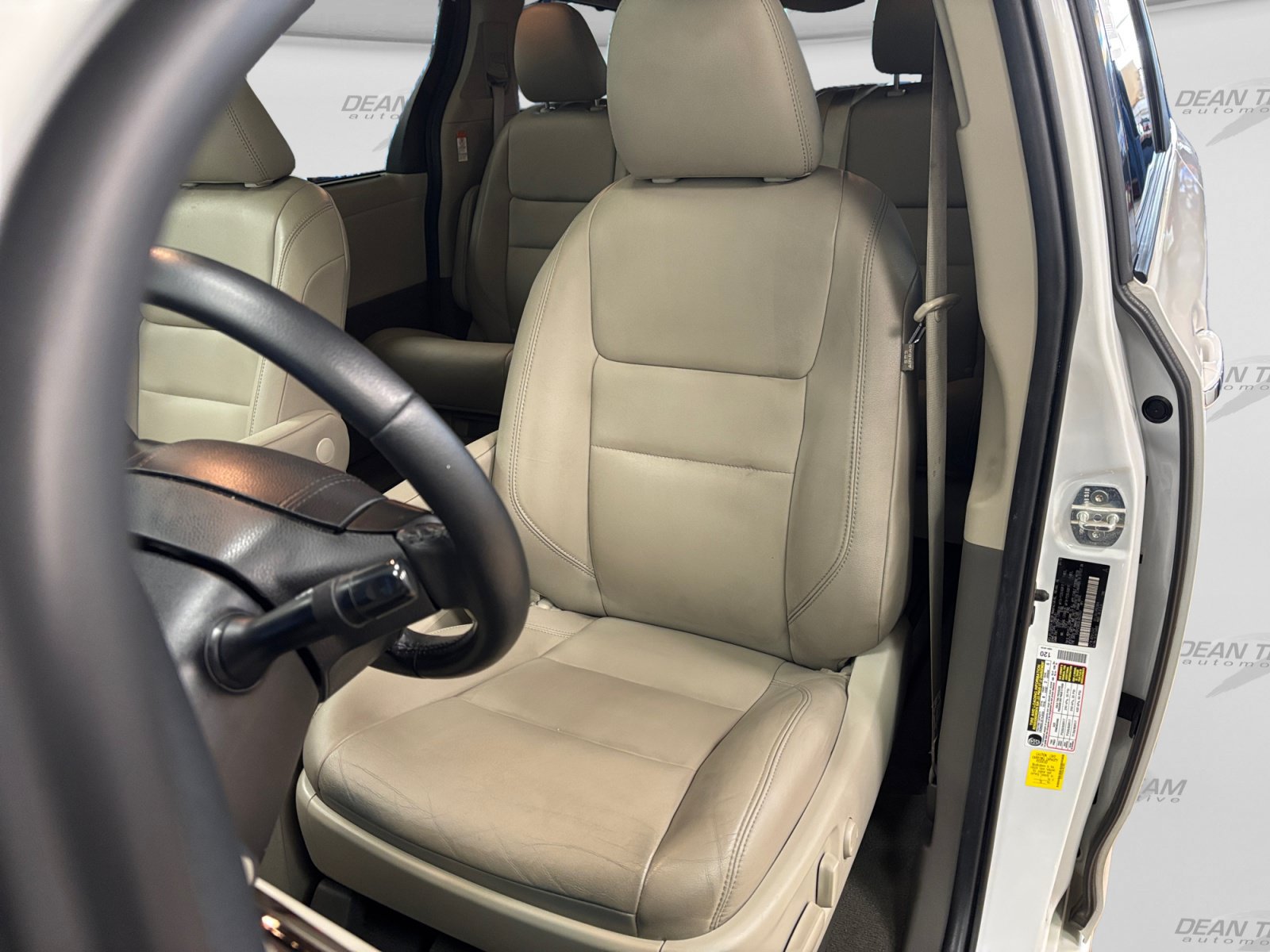 Used 2020 Toyota Sienna XLE FWD image 33