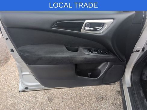 Used 2016 Nissan Pathfinder SV w/ SV Cold Weather Package image 14