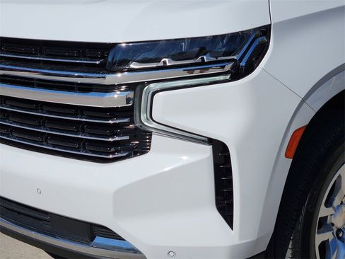 Used 2024 Chevrolet Suburban LT image 9