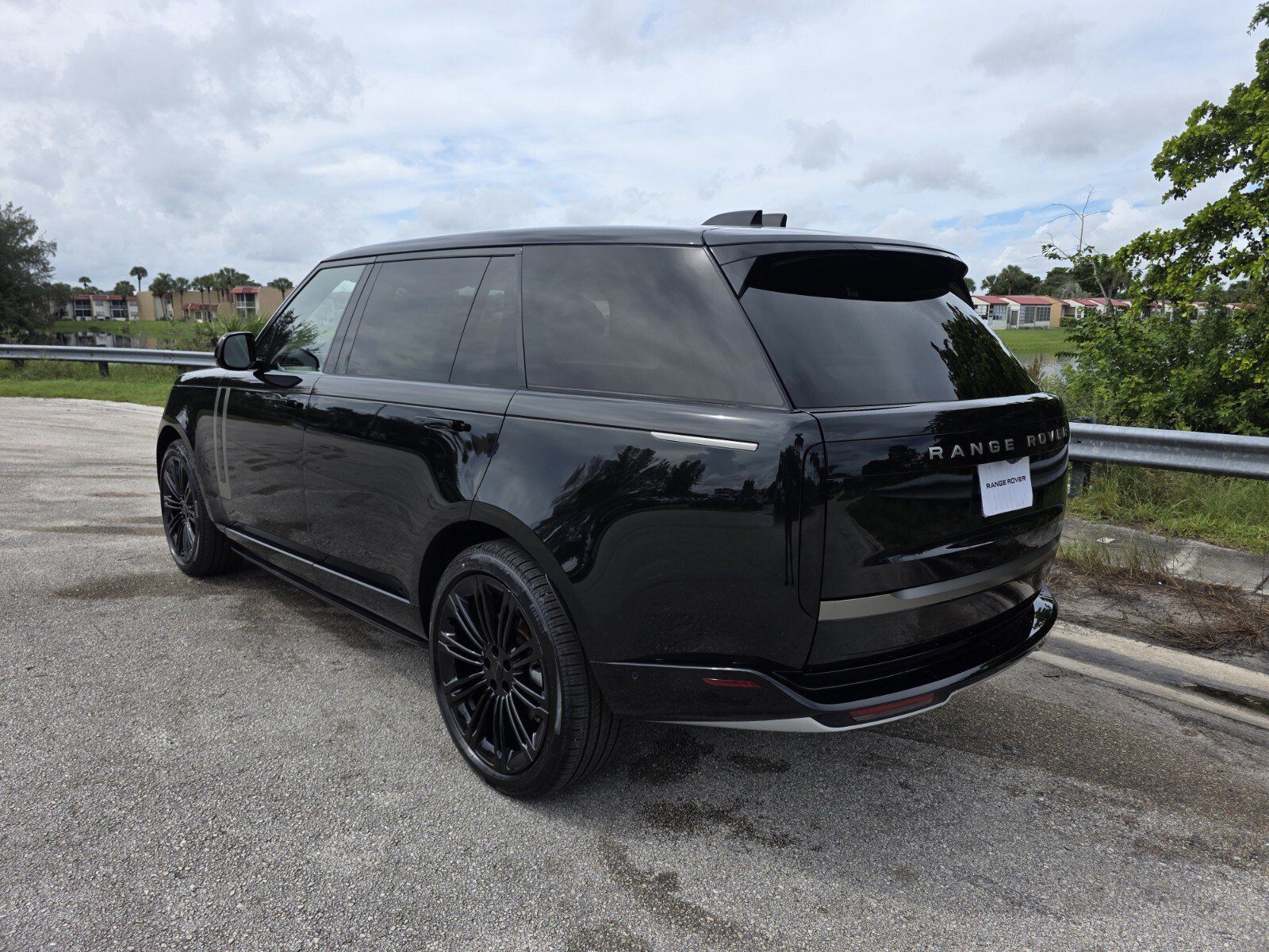 New 2026 Land Rover Range Rover Long Wheelbase SE AWD/4WD image 2