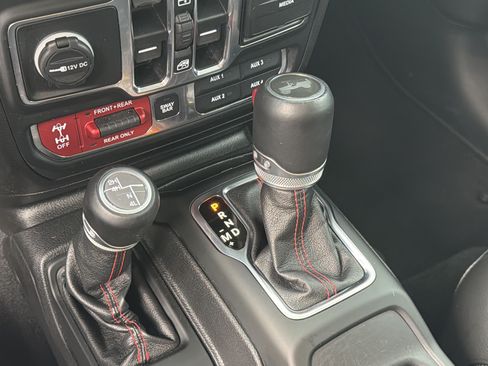 Used 2020 Jeep Wrangler Unlimited Rubicon w/ Quick Order Package 28Y Recon AWD/4WD image 36