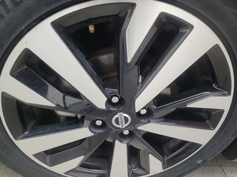 Used 2021 Nissan Versa SR w/ Electronics Package FWD image 31