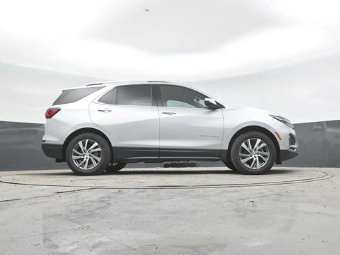 Used 2022 Chevrolet Equinox Premier AWD/4WD image 38