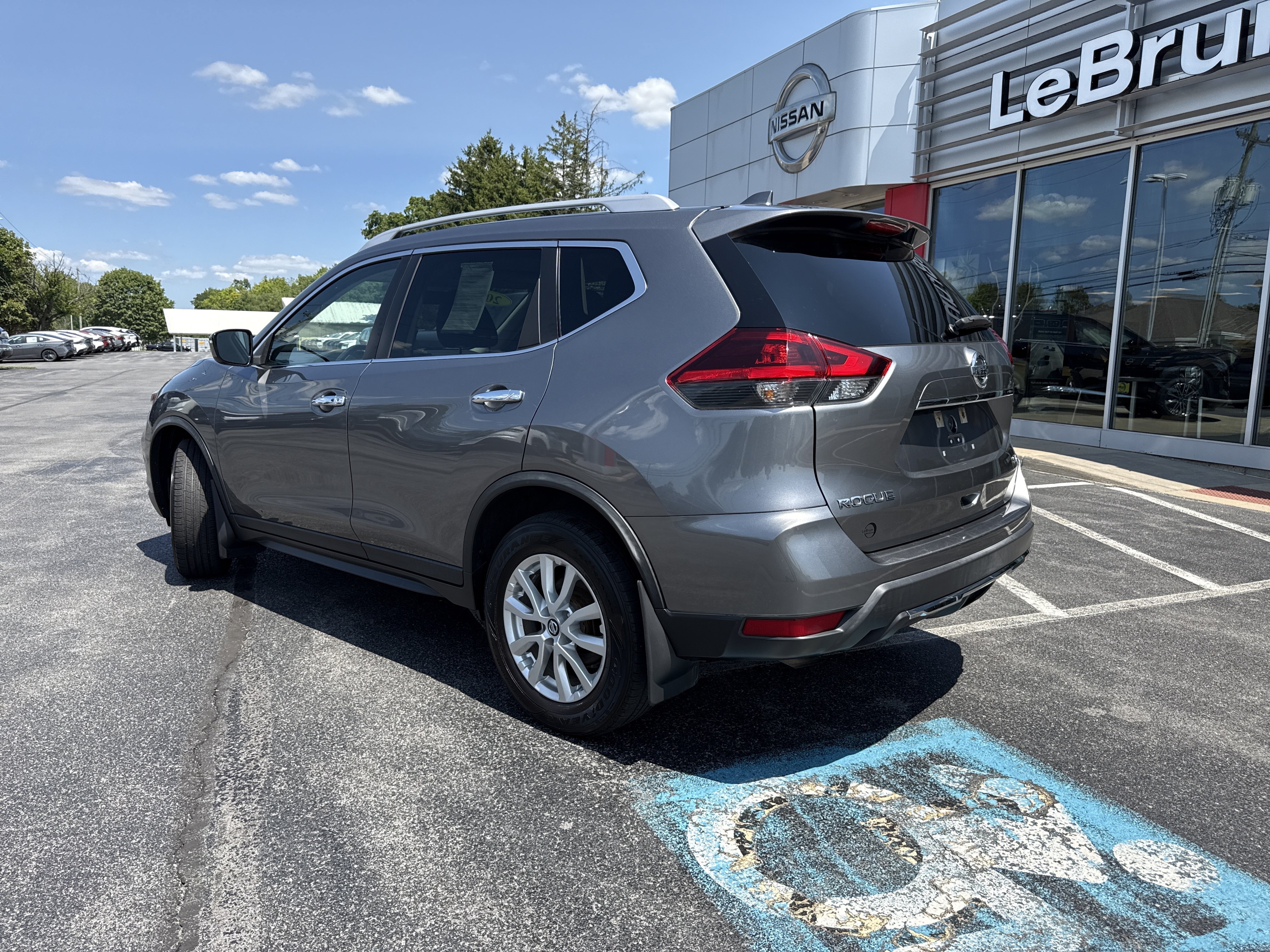 Used 2018 Nissan Rogue SV AWD/4WD image 8