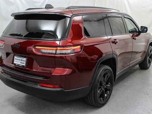 Used 2025 Jeep Grand Cherokee L Limited w/ Black Appearance Package AWD/4WD image 12