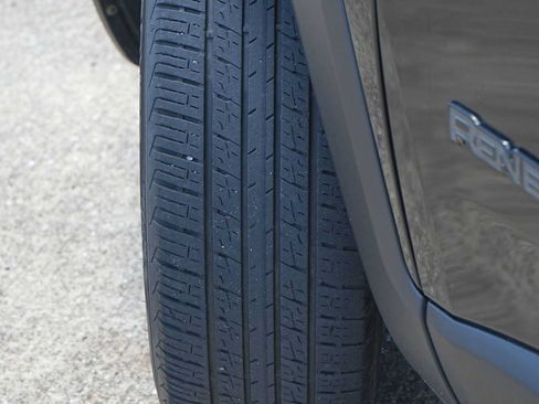 Used 2018 Jeep Renegade Altitude FWD image 29