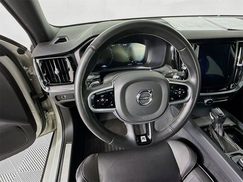 Used 2019 Volvo S60 T6 R-Design image 12