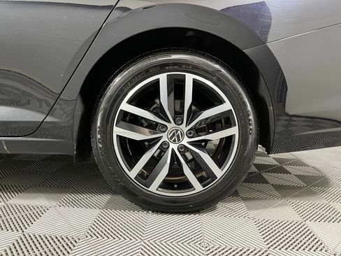 Used 2025 Volkswagen Jetta SE image 19